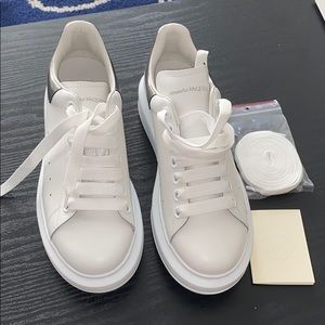 Alexander McQueen
 Oversized Sneakers